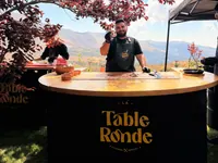 La Table Ronde cooking station with a mountain view